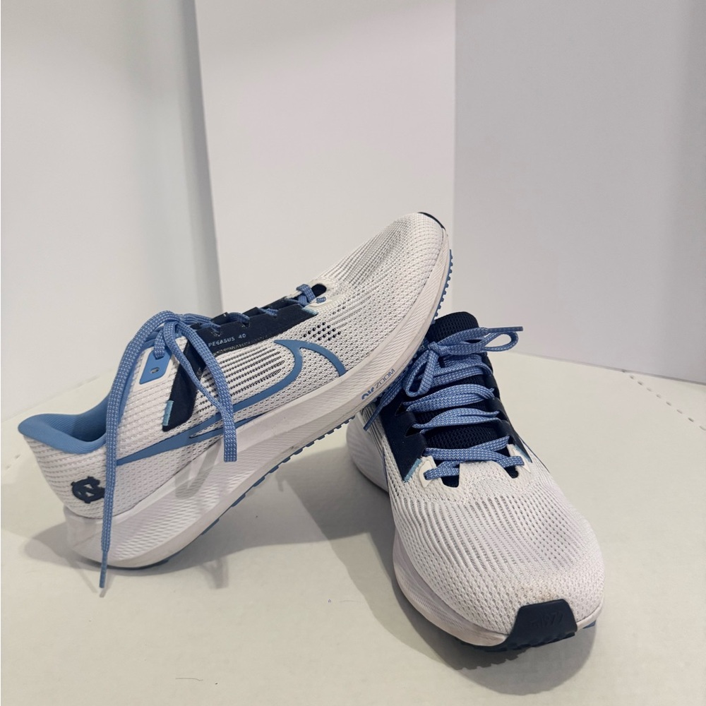 UNC Tarheel Nike White and Navy Athletic Sneakers